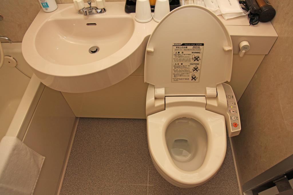 Hotel Prime Inn Тояма Стая снимка